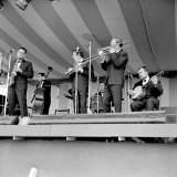 Chris Barber Leads His Orchestra, 5th National Jazz and Blues Festival at Richmond Lámina fotográfica Chris Barber Leads His Orchestra, 5th National Jazz and Blues Festival at Richmond Lámina fotográfica