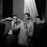 The Goons Radio Programme Presenters Peter Sellers, Harry Secombe and Spike Milligan Lámina fotográfica The Goons Radio Programme Presenters Peter Sellers, Harry Secombe and Spike Milligan Lámina fotográfica