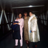 The Three Degrees Singers Leave Heathrow Airport Fotografisk tryk