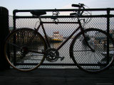 Historic Portland Waterfront View Framed by a Visitors Bicycle Lámina fotográfica por Stephen St. John Historic Portland Waterfront View Framed by a Visitors Bicycle Lámina fotográfica por Stephen St. John