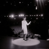 Cilla Black Seen Here During Rehearsals for the Stage Show Startime, May 1964 Lámina fotográfica Cilla Black Seen Here During Rehearsals for the Stage Show Startime, May 1964 Lámina fotográfica
