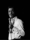 Sammy Davis Junior Enteertainer Flown to London to Perform for Datsuns UK Operation Photographie
