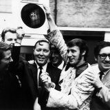 Bill Haley of the Comets is Presented with an Original 78RPM Record of Rock Around the Clock, 1968 Fotografisk tryk Bill Haley of the Comets is Presented with an Original 78RPM Record of Rock Around the Clock, 1968 Fotografisk tryk