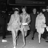 Eric Clapton of the Progressive Rock Group Cream at the Premier of How I Won the War, October 1967 Fotografiskt tryck Eric Clapton of the Progressive Rock Group Cream at the Premier of How I Won the War, October 1967 Fotografiskt tryck