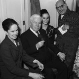 Charlie Chaplin with His Wife, Daughter Geraldine and Bud Flanagan of the Crazy Gang, 1961 Photographie