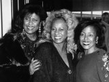 The Supremes the Girl Pop Band at London Airport Leaving for Los Angeles 27th of, November 1989 Fotografisk tryk The Supremes the Girl Pop Band at London Airport Leaving for Los Angeles 27th of, November 1989 Fotografisk tryk