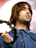 Liam Gallagher of Oasis, Performing at the Reebok Stadium in Bolton, July 2000 Lámina fotográfica Liam Gallagher of Oasis, Performing at the Reebok Stadium in Bolton, July 2000 Lámina fotográfica