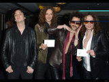 The Darkness at the 49th Ivor Novello Awards, May 2004 Fotografisk tryk