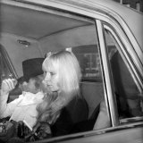 Monika Bannemann Old Girlfriend of Jimi Hendrix Arrives for Inquest into His Death, September 1970 Lámina fotográfica