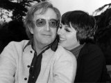 Liza Minnelli with Peter Sellers, September 1977 Photographie