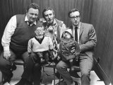 Spike Milligan, Harry Seacombe and Peter Sellers Rehersing for the Goons Radio Show, March 1963 Lámina fotográfica Spike Milligan, Harry Seacombe and Peter Sellers Rehersing for the Goons Radio Show, March 1963 Lámina fotográfica