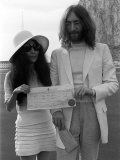 John Lennon Marries Yoko Ono, March 1969 Lámina fotográfica John Lennon Marries Yoko Ono, March 1969 Lámina fotográfica