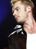 Ronan Keating on Stage at Wembley Arena, London, May 2001 Photographie
