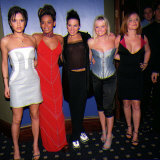 The Spice Girls Arriving at the Cafe De Paris, for Their after Show Party, April 1998 Fotografie-Druck