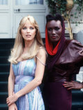 Tanya Roberts and Grace Jones, on the Set of the James Bond 007 Film a View to a Kill, August 1984 Lámina fotográfica