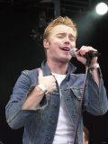 Singer Ronan Keating Performing at the Party in the Park Concert 2000 in Londons Hyde Park Lámina fotográfica