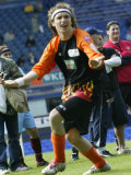 Justin Hawkins of the Darkness Celebrates a Goal at the Soccer Six Tournament at Everton, May 2004 Fotografisk tryk