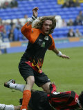 Justin Hawkins of the Darkness Competing in the Soccer Six Tournament at Everton, May 2004 Fotografiskt tryck