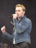 Singer Ronan Keating Performing at the Party in the Park Concert 2000 in Londons Hyde Park Photographie