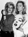 Kim Wilde with Marilyn, 1984 Lámina fotográfica Kim Wilde with Marilyn, 1984 Lámina fotográfica