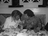 Tom Jones Birthday Party in Las Vegas, Tom Talks with Liberace, 1974 Fotografie-Druck