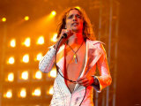 Justin Hawkins from the Darkness on the Main Stage, T in the Park at Balado 11th July 2004 Photographie