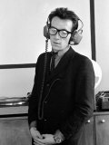 Elvis Costello, the Newest Sensation on the Music Scene, Standing in Recording Studio, August 1977 Lámina fotográfica