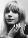 Marianne Faithfull Suprised Her Fans with News of Her Engagement to John Dunbar Lámina fotográfica
