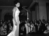 Shirley Bassey Singing Fotografie-Druck