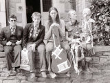The Young Ones in Bristol, Rik Mayall, Chris Ryan, Nigel Planer, Ade Edmondson, April 1982 Lámina fotográfica