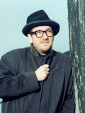 Elvis Costello Outside Local Pub the Johnny Fox, March 1999 Lámina fotográfica