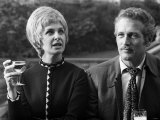 Joanne Woodward and Husband Paul Newman at a Press Conference in London, October 1969 Lámina fotográfica