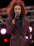 Whitney Houston Performing at Wembley Stadium in Honour of Nelson Mandela's 70th Birthday, June 198 Fotografisk tryk Whitney Houston Performing at Wembley Stadium in Honour of Nelson Mandela's 70th Birthday, June 198 Fotografisk tryk
