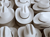 Hats For Sale at Market, Tlacolula, Oaxaca, Oaxaca State, Mexico Photographie par Peter Adams