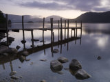 Tranquil Landscape and Pier, Derwent Water, Lake District, Cumbria, England Photographie par Peter Adams