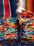 Blankets in Market, Local Craft, San Cristobal de Las Casas, Chiapas Province, Mexico Photographie par Peter Adams