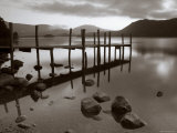 Tranquil Landscape and Pier, Derwent Water, Lake District, Cumbria, England Photographie par Peter Adams