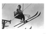 Lady Skier on Timberline Ski Lift - Mt. Hood, OR Pósters