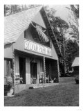 Exterior View of the Sylvan Park Inn - Cannon Beach, OR Posters