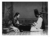Korean Man and Woman Playing a Game Photograph - Korea Pósters Korean Man and Woman Playing a Game Photograph - Korea Pósters