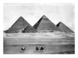 Pyramids and Three Riders on Camels Photograph - Egypt Láminas Pyramids and Three Riders on Camels Photograph - Egypt Láminas