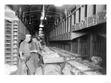 Men inside a Mail Train Photograph Láminas Men inside a Mail Train Photograph Láminas
