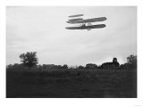 Orville Wright Flies High in the Sky Photograph - Dayton, OH Affiches