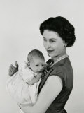 Queen Elizabeth II with Prince Edward, England Photographie par Cecil Beaton