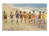 Donne che corrono su una spiaggia Stampa giclée Donne che corrono su una spiaggia Stampa giclée