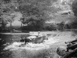 1925 Lancia Lambda Driving Through a Shallow River Photographie