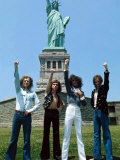Slade in New York, Underneath the Statue of Liberty, June 1975 Fotografisk tryk