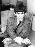 George Harrison of the Beatles at the Home of Mirror Reporter Donald Zec Lámina fotográfica