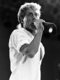 Roger Daltrey Singer of the Who at Live Aid Concert 1985. Wembley Stadium Lámina fotográfica Roger Daltrey Singer of the Who at Live Aid Concert 1985. Wembley Stadium Lámina fotográfica