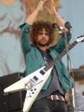 Andrew Stockdale, Lead Singer with Wolfmother on Stage at the 2007 Isle of Wight Festival Fotografiskt tryck Andrew Stockdale, Lead Singer with Wolfmother on Stage at the 2007 Isle of Wight Festival Fotografiskt tryck
